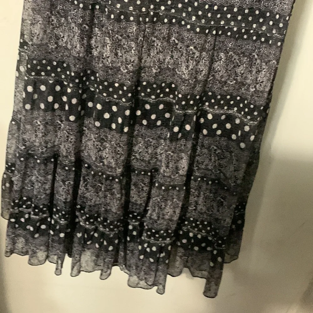 Noni B elastic waisted , flowing skirt with  lace overlay in tiered pattern - Picture 3 of 5